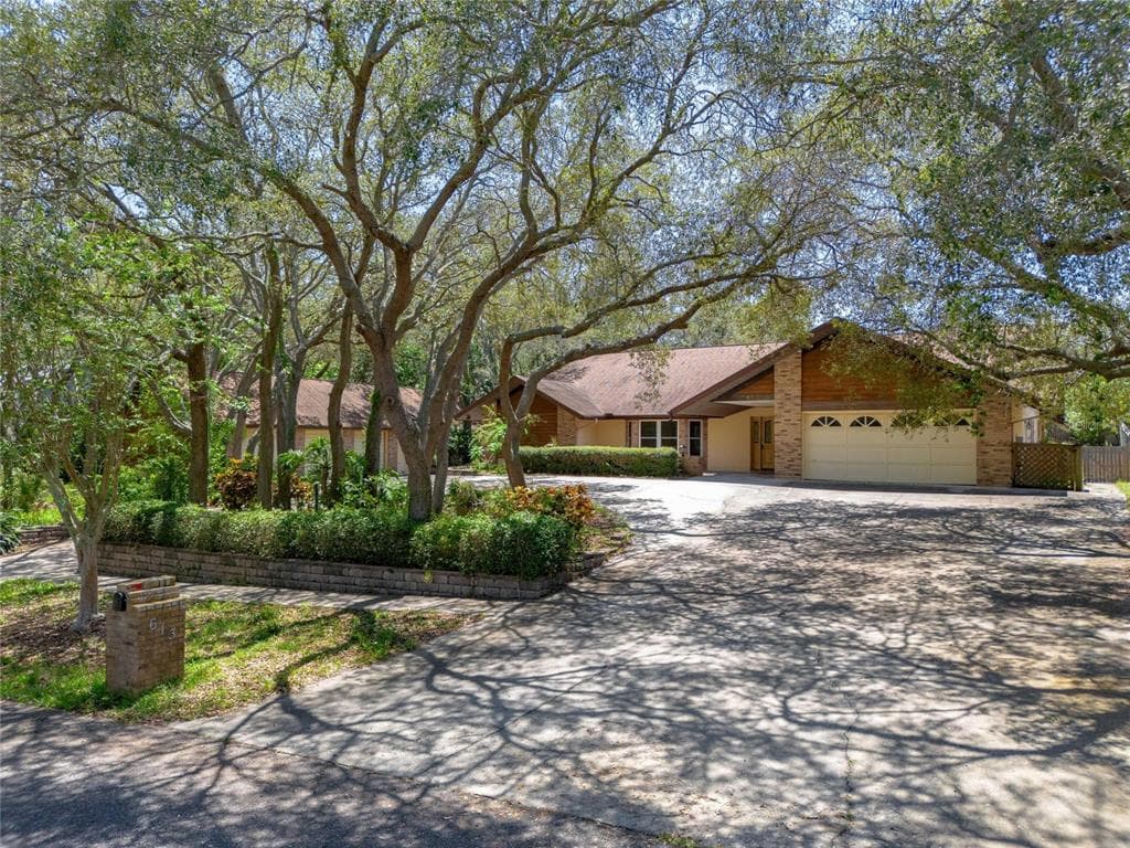 613 WIDEVIEW AVENUE TARPON SPRINGS, FL 34689