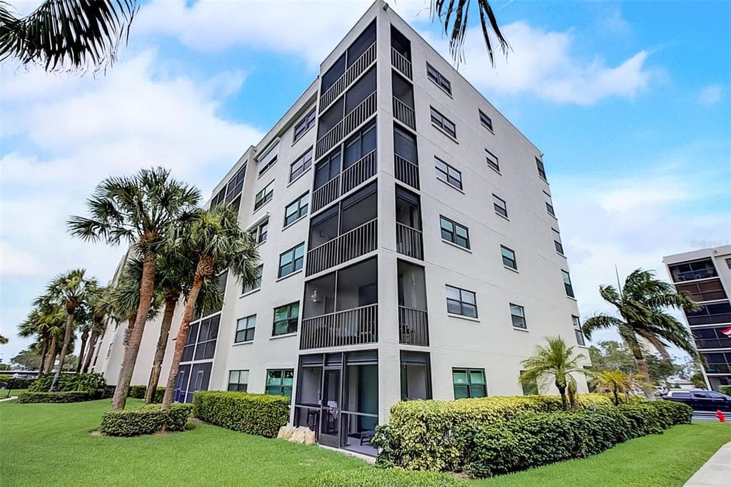 1328 PASADENA AVENUE S UNIT 201 SOUTH PASADENA, FL 33707