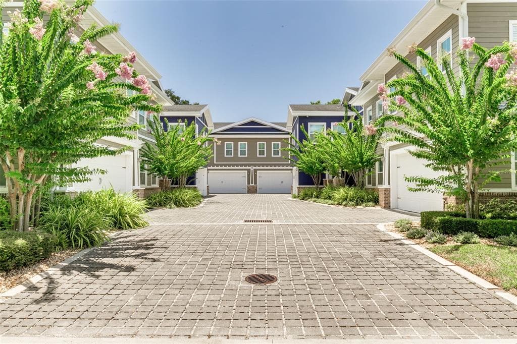 428 11TH AVENUE NE ST PETERSBURG, FL 33701