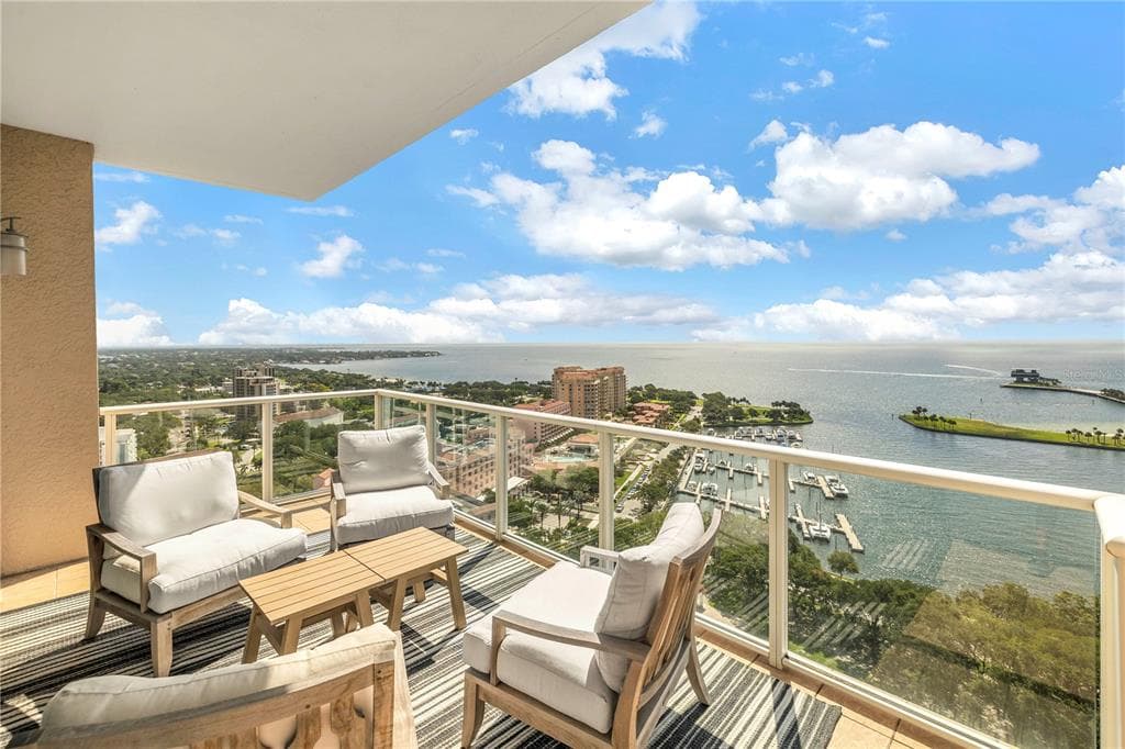 400 BEACH DRIVE NE UNIT 2303 ST PETERSBURG, FL 33701