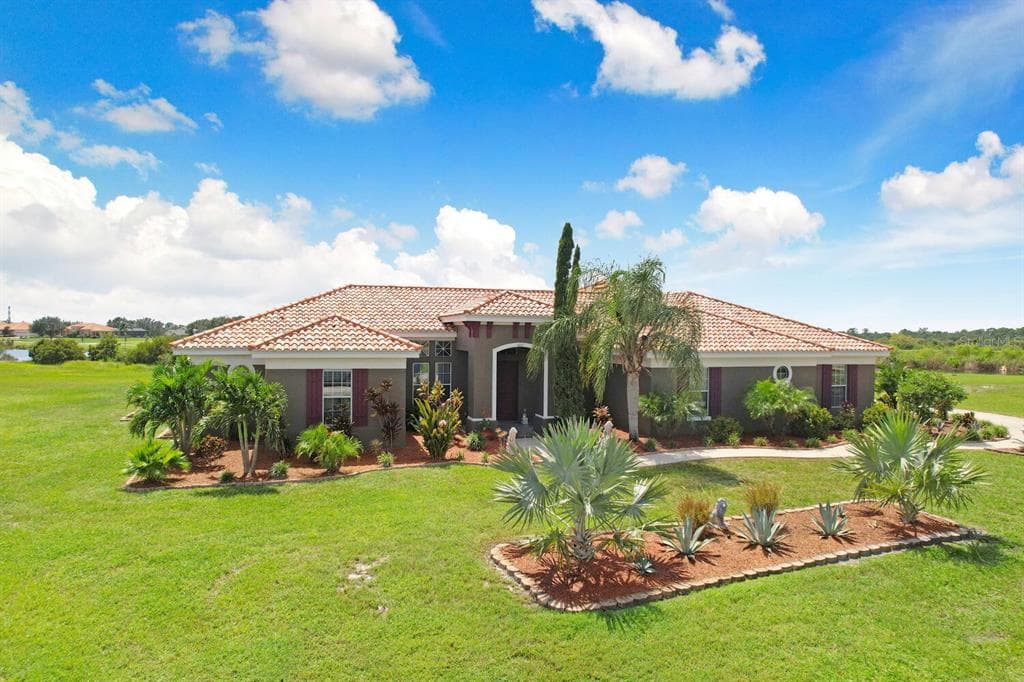 5217 LAKE SIENA DRIVE WIMAUMA, FL 33598