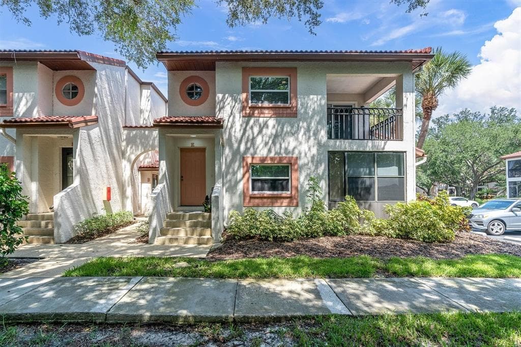 476 SANTA CRUZ PLACE NE UNIT E ST PETERSBURG, FL 33703