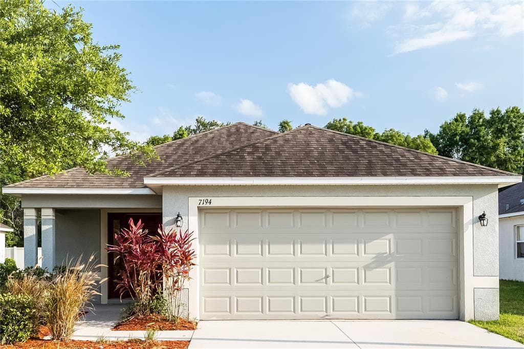 7194 CEDARCREST BOULEVARD LAKELAND, FL 33810