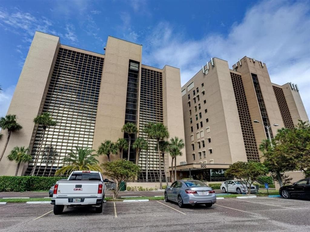900 GULF BOULEVARD UNIT 305 INDIAN ROCKS BEACH, FL 33785