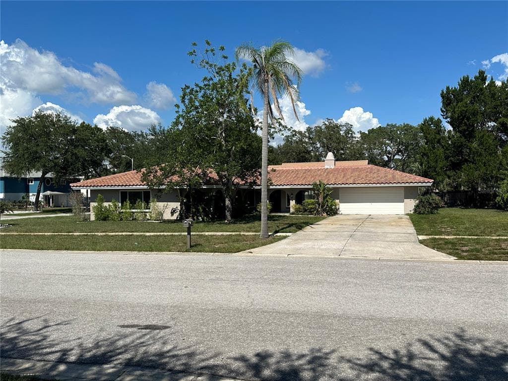 1113 LANCER LANE TARPON SPRINGS, FL 34689