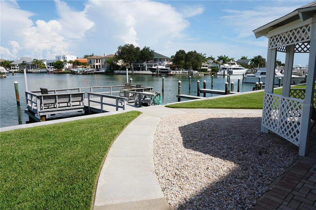 719 PINELLAS BAYWAY S UNIT 107 TIERRA VERDE, FL 33715