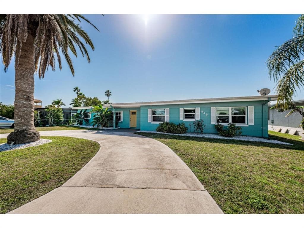 945 182ND AVENUE E UNIT A REDINGTON SHORES, FL 33708