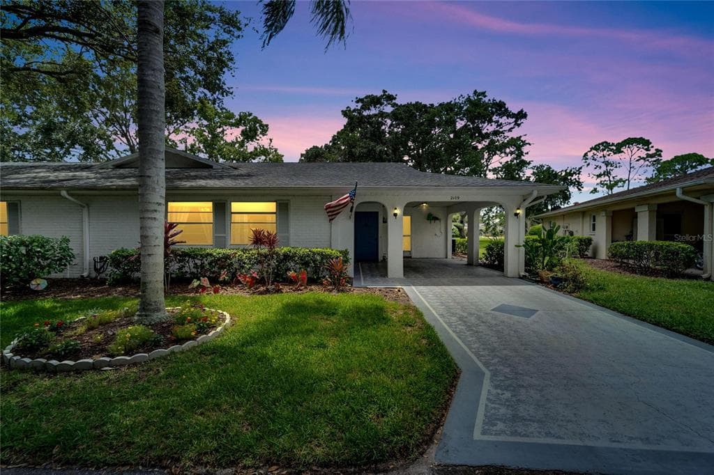 2109 HAILSTONE CIRCLE SUN CITY CENTER, FL 33573