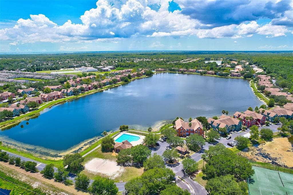 9250 LAKE CHASE ISLAND WAY UNIT 9250 TAMPA, FL 33626