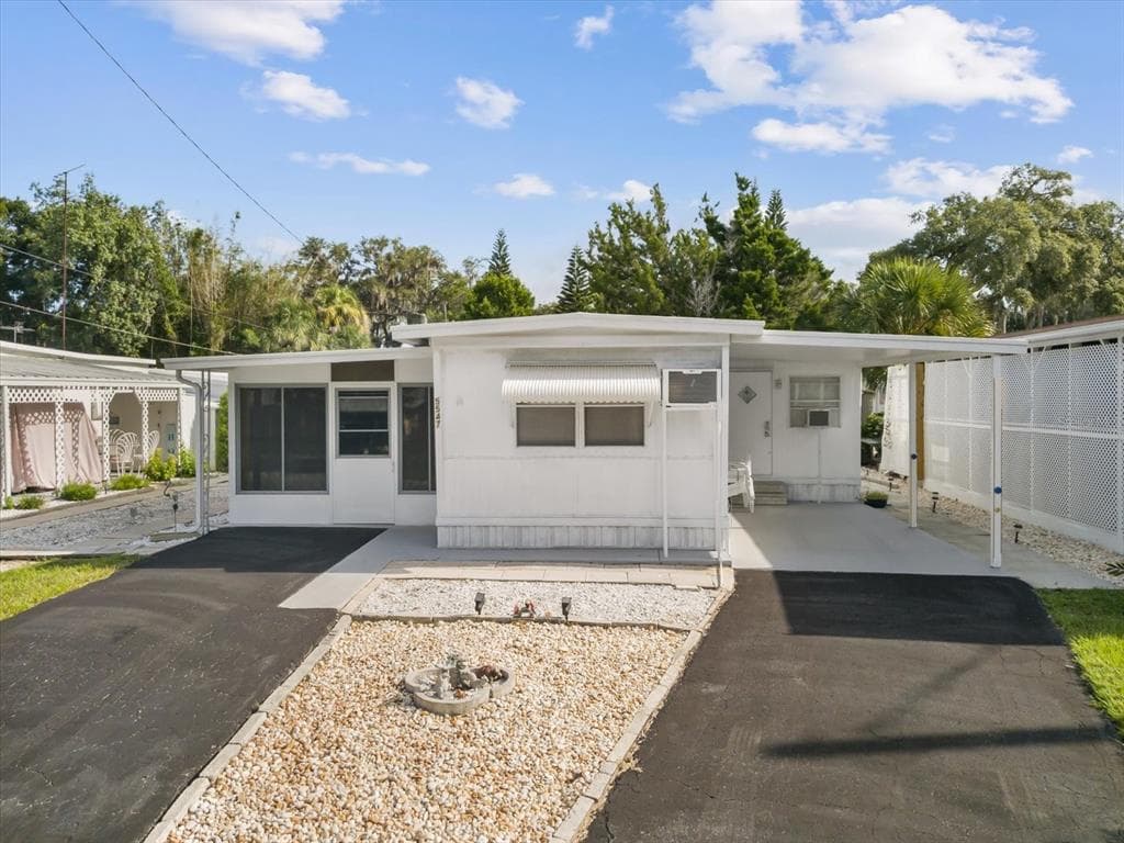5547 OAK RIDGE AVENUE NEW PORT RICHEY, FL 34652