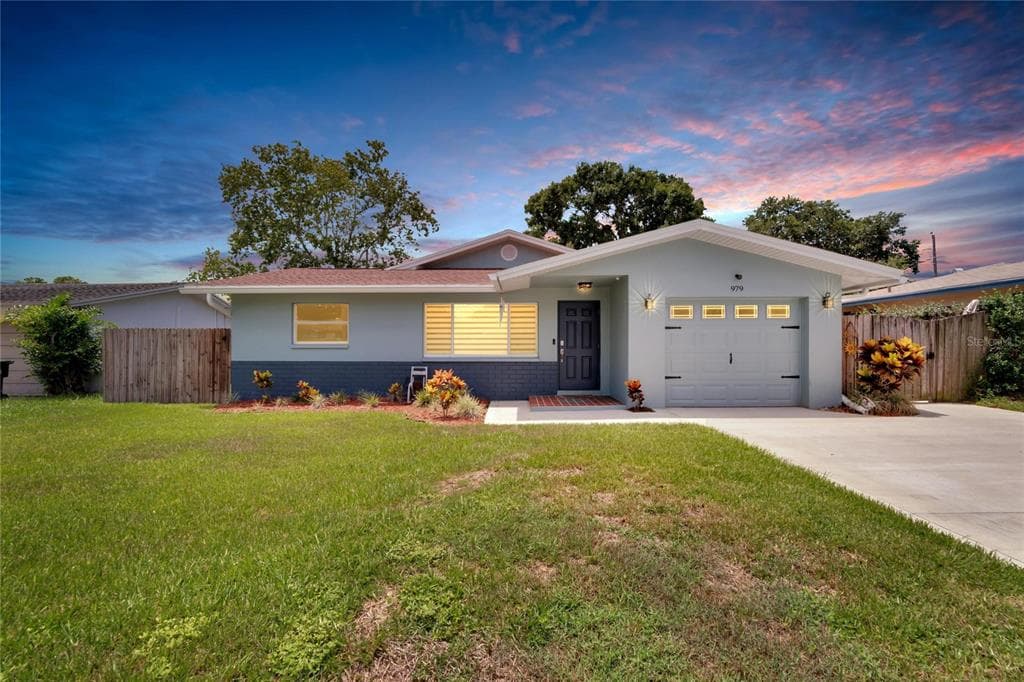 979 7TH AVENUE NE LARGO, FL 33770
