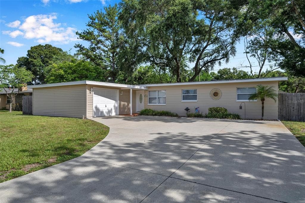 8415 KUMQUAT AVENUE LARGO, FL 33777