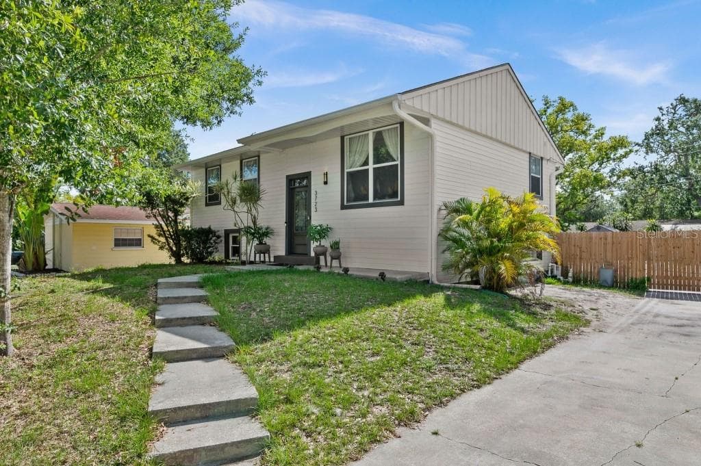 3723 SHARONDALE DRIVE SARASOTA, FL 34232