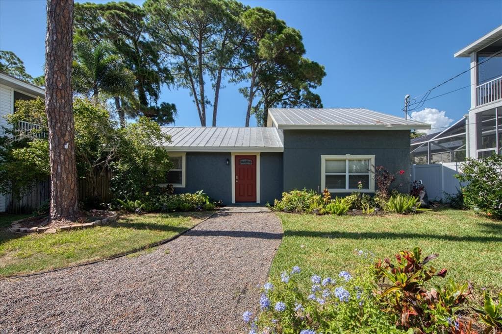 839 FLORIDA AVENUE PALM HARBOR, FL 34683