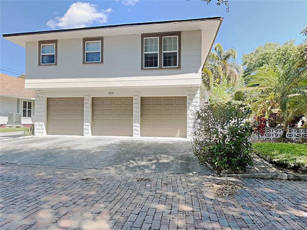 1601 11 STREET N ST PETERSBURG, FL 33704