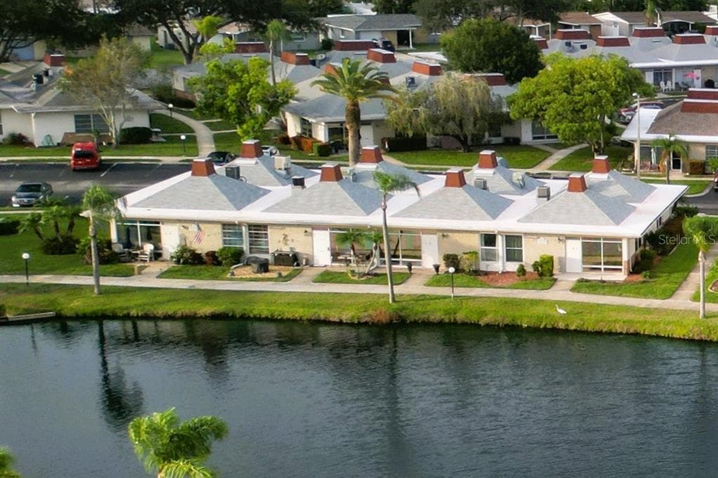 4350 TAHITIAN GARDENS CIRCLE UNIT F HOLIDAY, FL 34691
