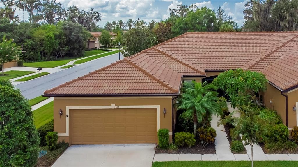 304 SENECA FALLS DRIVE APOLLO BEACH, FL 33572