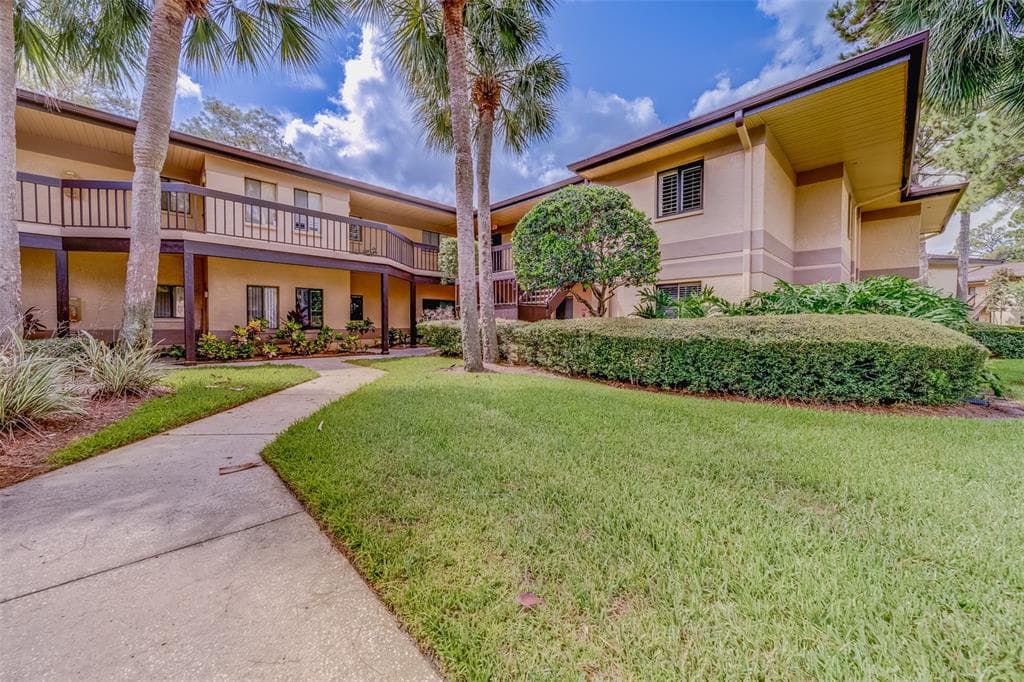 2673 SABAL SPRINGS CIRCLE UNIT 105 CLEARWATER, FL 33761