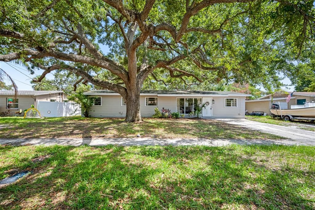 4704 W WYOMING AVENUE TAMPA, FL 33616