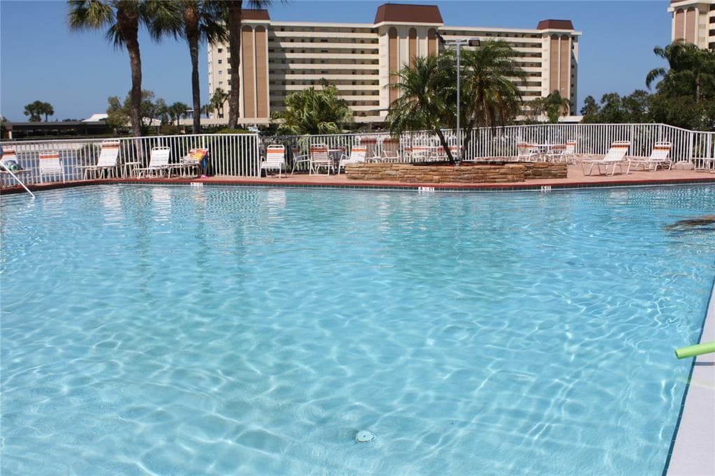 4725 COVE CIRCLE UNIT 902 ST PETERSBURG, FL 33708
