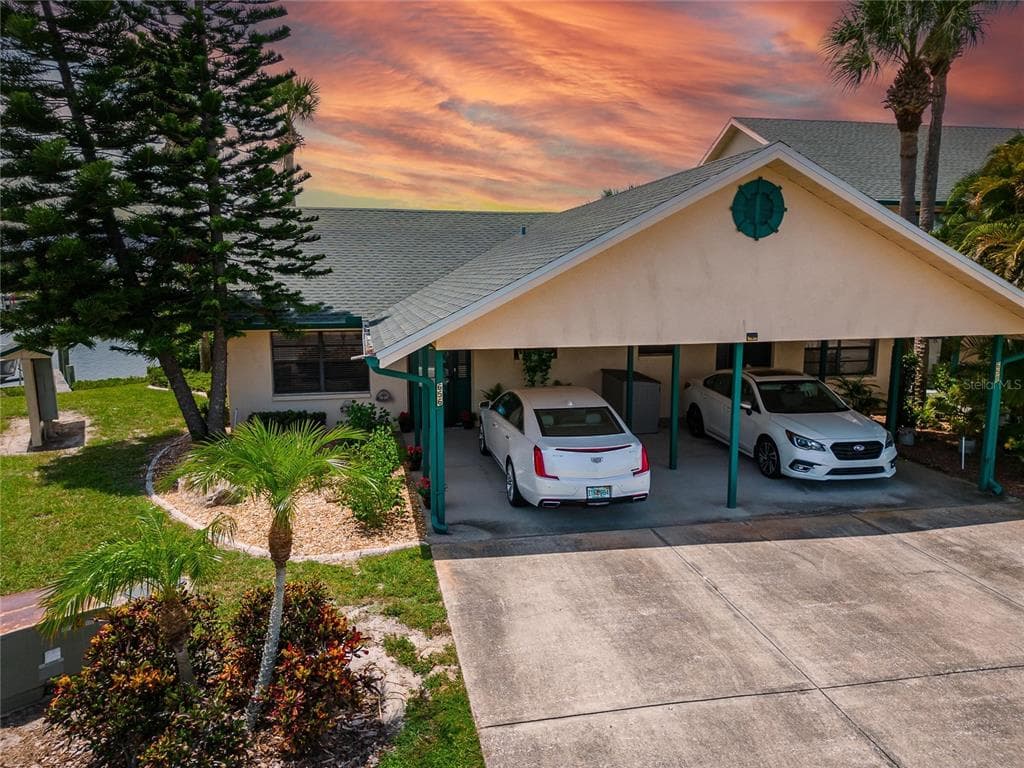 656 YARDARM DRIVE APOLLO BEACH, FL 33572