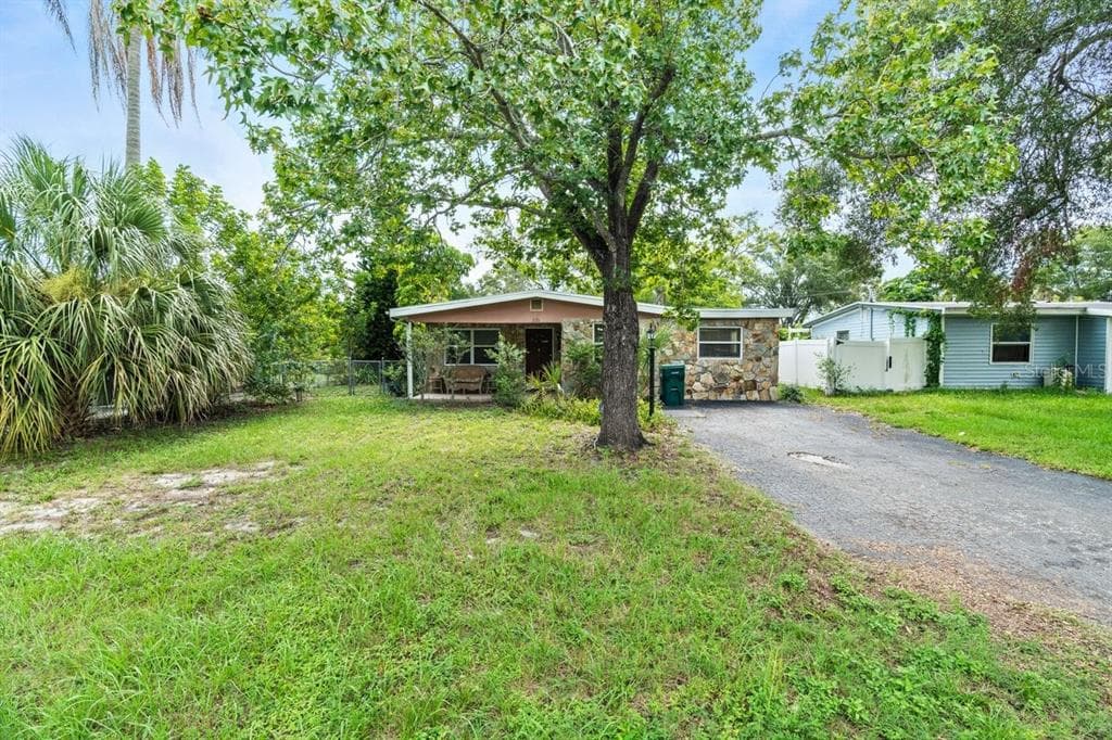 225 EMERALD LANE LARGO, FL 33771