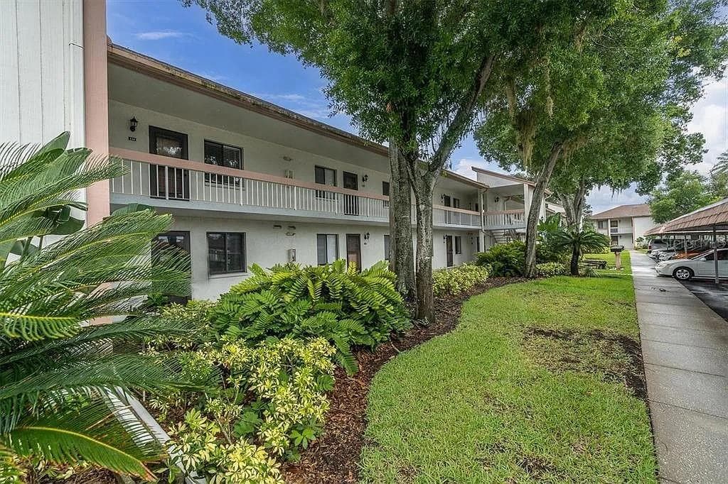 143 LAKEVIEW WAY OLDSMAR, FL 34677