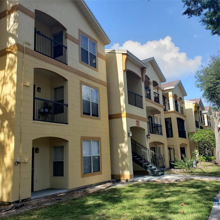 5602 PINNACLE HEIGHTS CIRCLE UNIT 110 TAMPA, FL 33624
