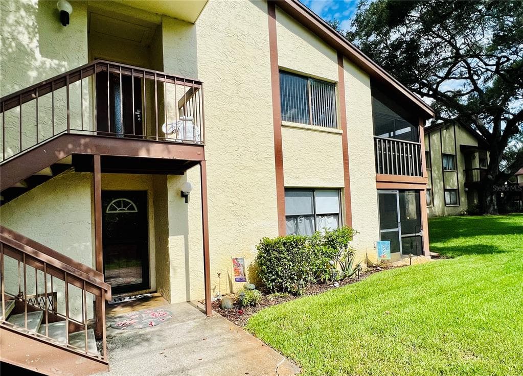 507 LONGFELLOW COURT UNIT B SAFETY HARBOR, FL 34695