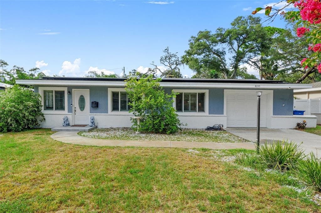 8245 YARDLEY AVENUE N ST PETERSBURG, FL 33710