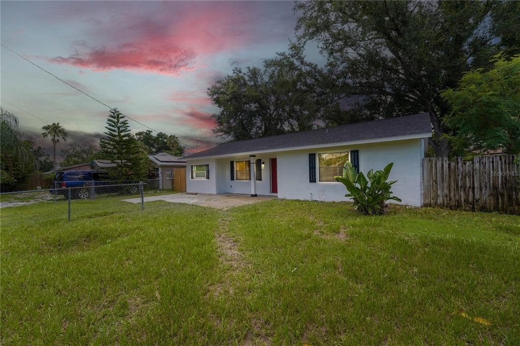 1049 EDITH AVENUE LAKELAND, FL 33805