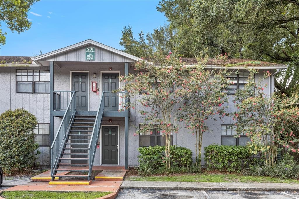 201 POINSETTIA PINE COURT UNIT 101 TAMPA, FL 33612