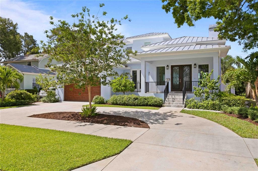 221 ESTADO WAY NE ST PETERSBURG, FL 33704