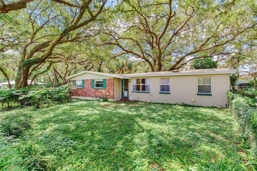 2001 VANDERVORT ROAD LUTZ, FL 33549