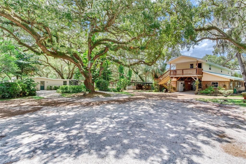 2001 VANDERVORT ROAD LUTZ, FL 33549