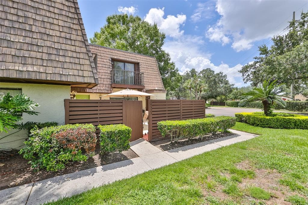 15323 W POND WOODS DRIVE UNIT #101 TAMPA, FL 33618