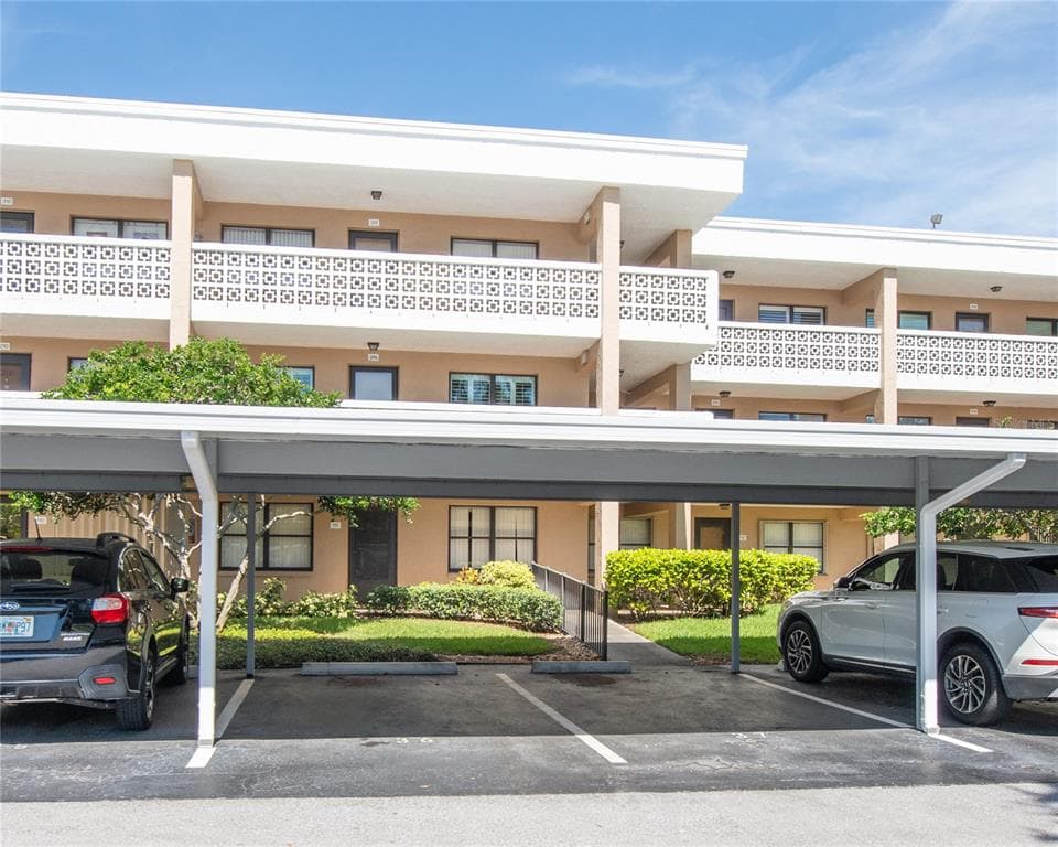 4910 BAY STREET NE UNIT 111 ST PETERSBURG, FL 33703