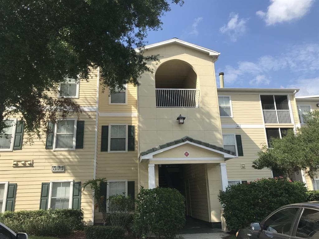 18305 BRIDLE CLUB DRIVE TAMPA, FL 33647