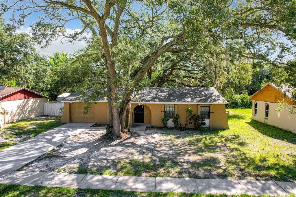 3727 AMBERMIST DRIVE TAMPA, FL 33619