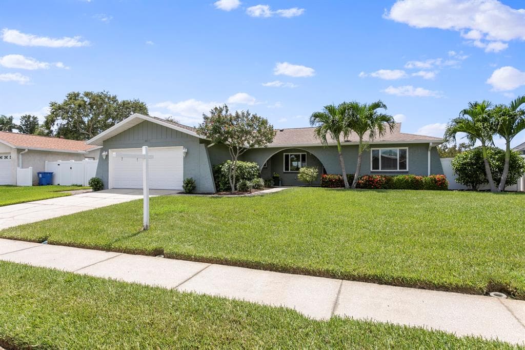5800 TANGLEWOOD DRIVE NE ST PETERSBURG, FL 33703