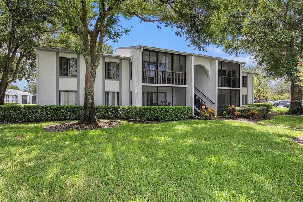 1135 PINE RIDGE CIRCLE W UNIT D1 TARPON SPRINGS, FL 34688