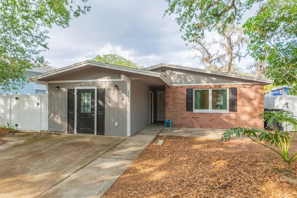 3223 W VICTORIA AVENUE TAMPA, FL 33611