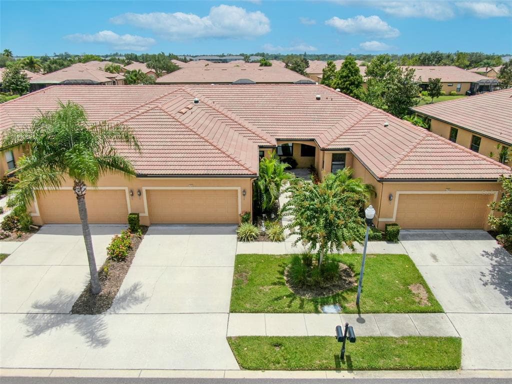 232 SHELL FALLS DRIVE APOLLO BEACH, FL 33572