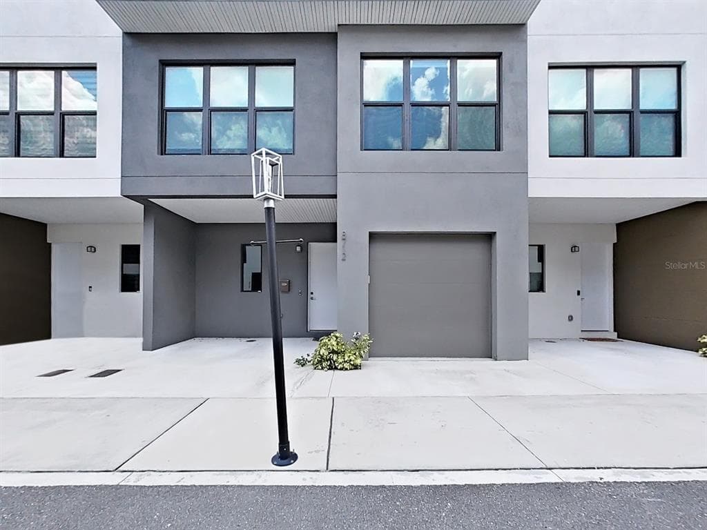 8712 PALM RANCHES PLACE TAMPA, FL 33614