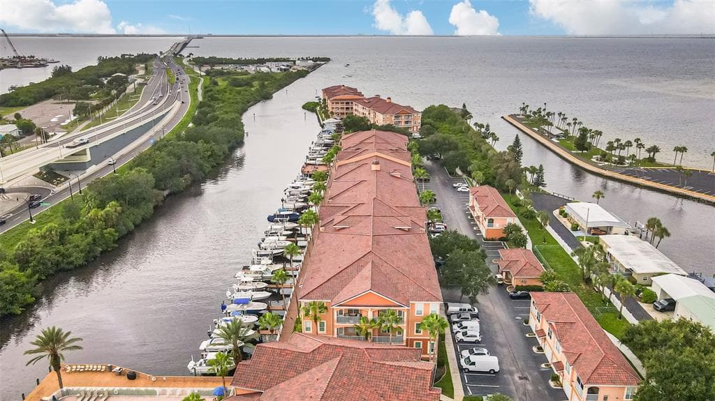 5000 CULBREATH KEY WAY UNIT 8122 TAMPA, FL 33611