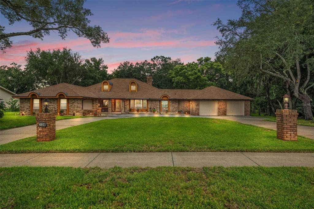 4611 LAKE IN THE WOODS DRIVE SPRING HILL, FL 34607