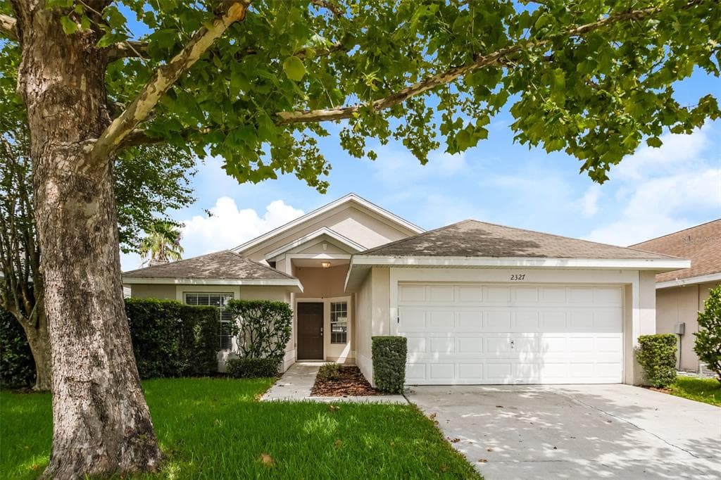 2327 MAJESTIC EAGLE CIRCLE CLERMONT, FL 34714