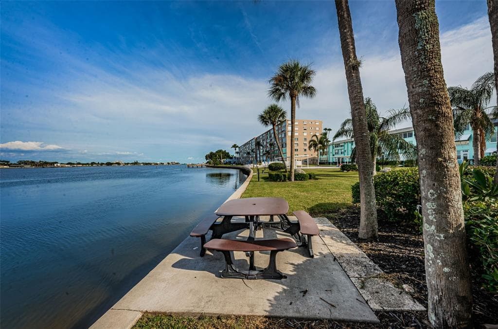 1819 SHORE DRIVE S UNIT 101 SOUTH PASADENA, FL 33707