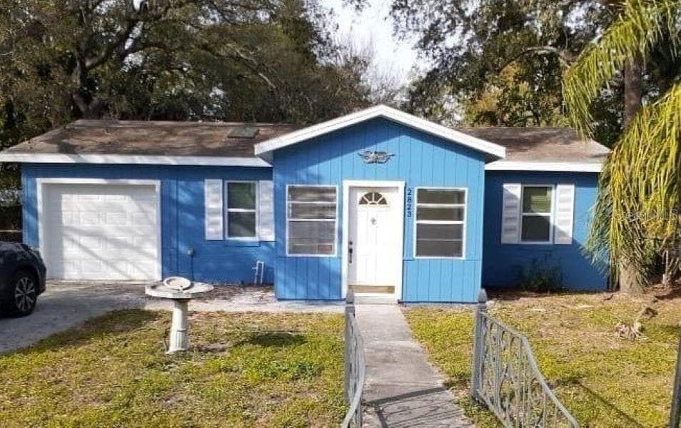 2823 W SHELTON AVENUE TAMPA, FL 33611
