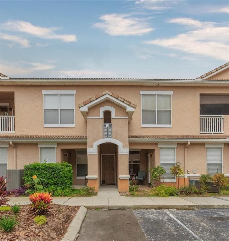 17920 VILLA CREEK DRIVE UNIT 17920 TAMPA, FL 33647